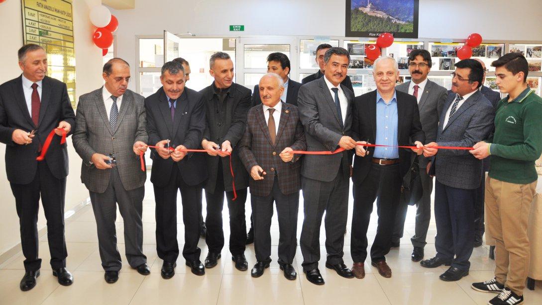 Fatih Anadolu İmam Hatip Lisesinde 4006 TÜBİTAK Bilim Fuarının açılışı gerçekleşti.