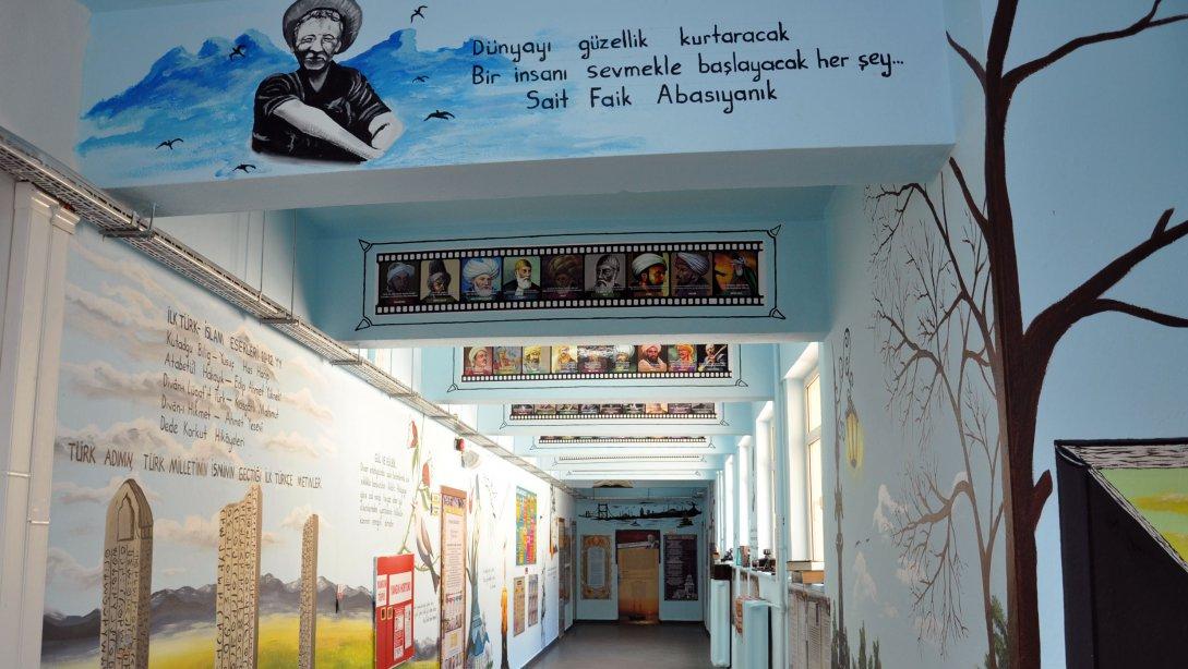 Okul Koridoru Edebiyat Sokağı'na Dönüştü