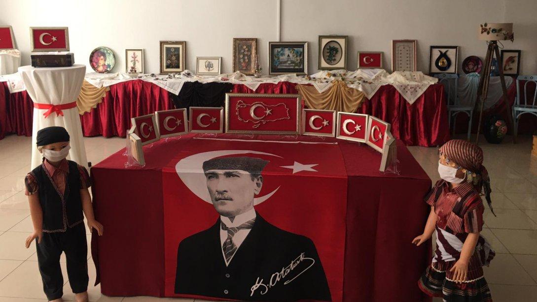 Torul'da Hayat Boyu Öğrenme Haftası etkinlikleri kapsamında yıl sonu sergisi açıldı.