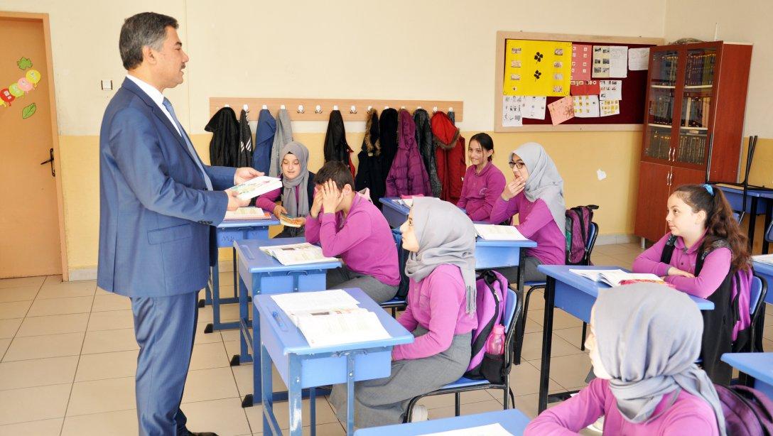 Müdürümüz Seydi DOĞAN Mehmet Akif Ersoy İmam Hatip Ortaokulunu ziyaret ederek, öğrenci, öğretmen ve okul yöneticileri ile bir araya geldi.