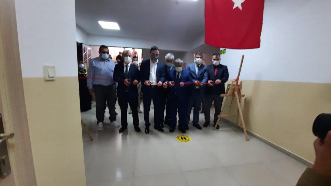 Kürtün'de Hayat Boyu Öğrenme Haftası etkinlikleri kapsamında yıl sonu sergisi açıldı.