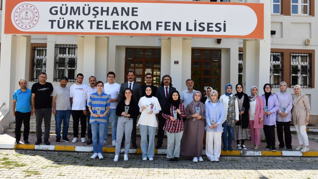 Türk Telekom Fen Lisesi Gururlarına Plaket