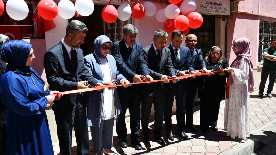 Torul'da Renkli Bir Sergide El Emeği Göz Nur'u Buluştu: Halk Eğitim Merkezi Yıl Sonu Sergisi Açıldı.